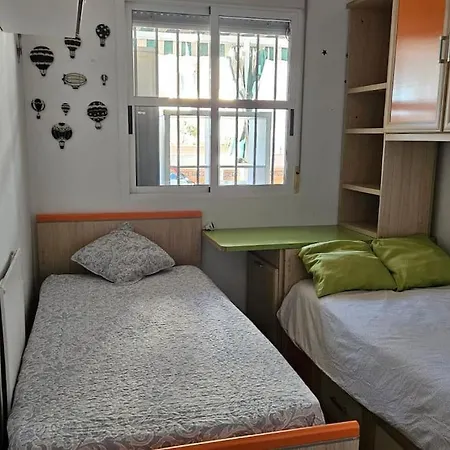 Apartamento Con Piscina Cerca De La Playa Apartment *
